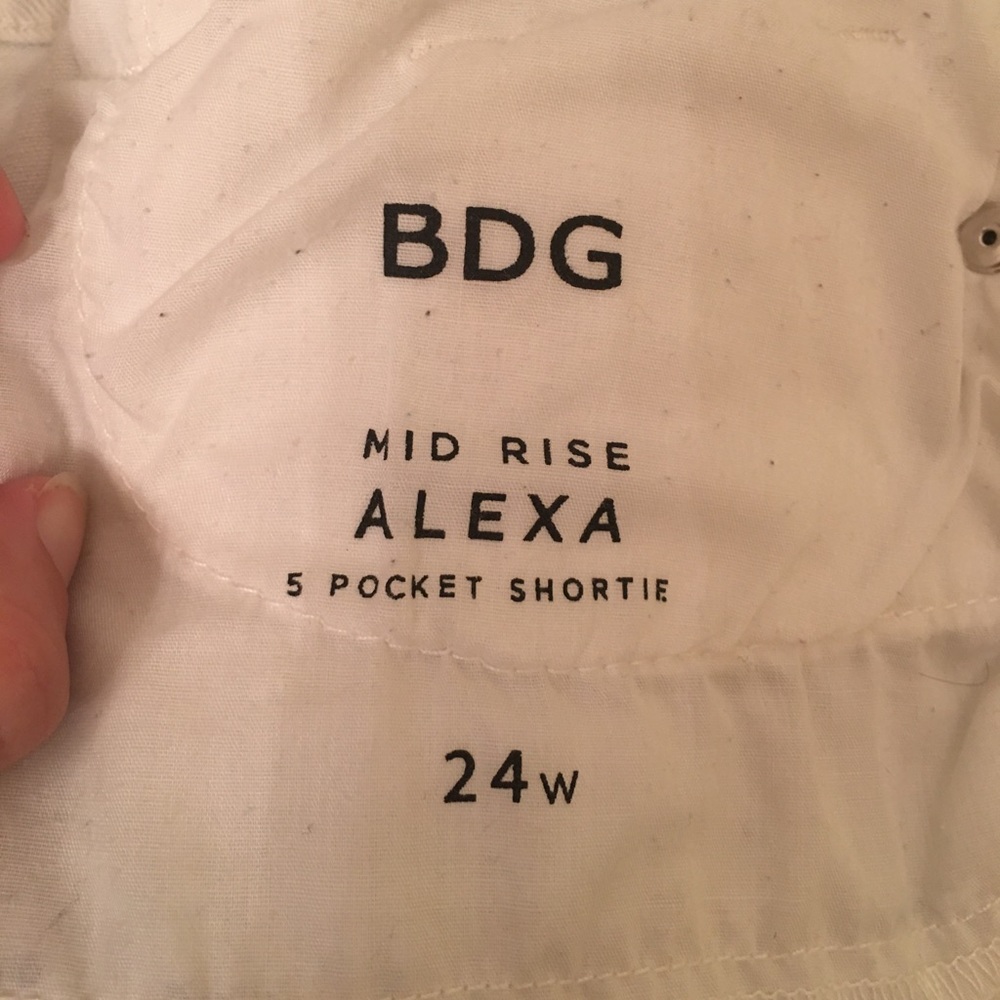 🌻4/$25🌻 UO BDG Mid Rise White Shorts ☀️ - Picture 8 of 8